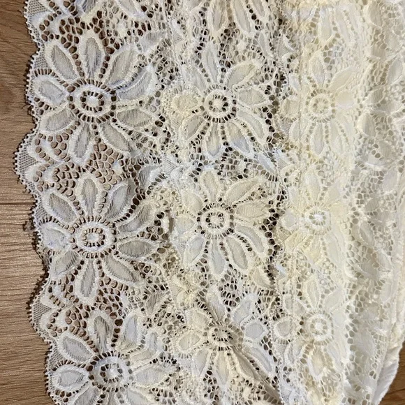 SO Cream Lace tank Top off white/ cream cropped cover up - Picture 3 of 7